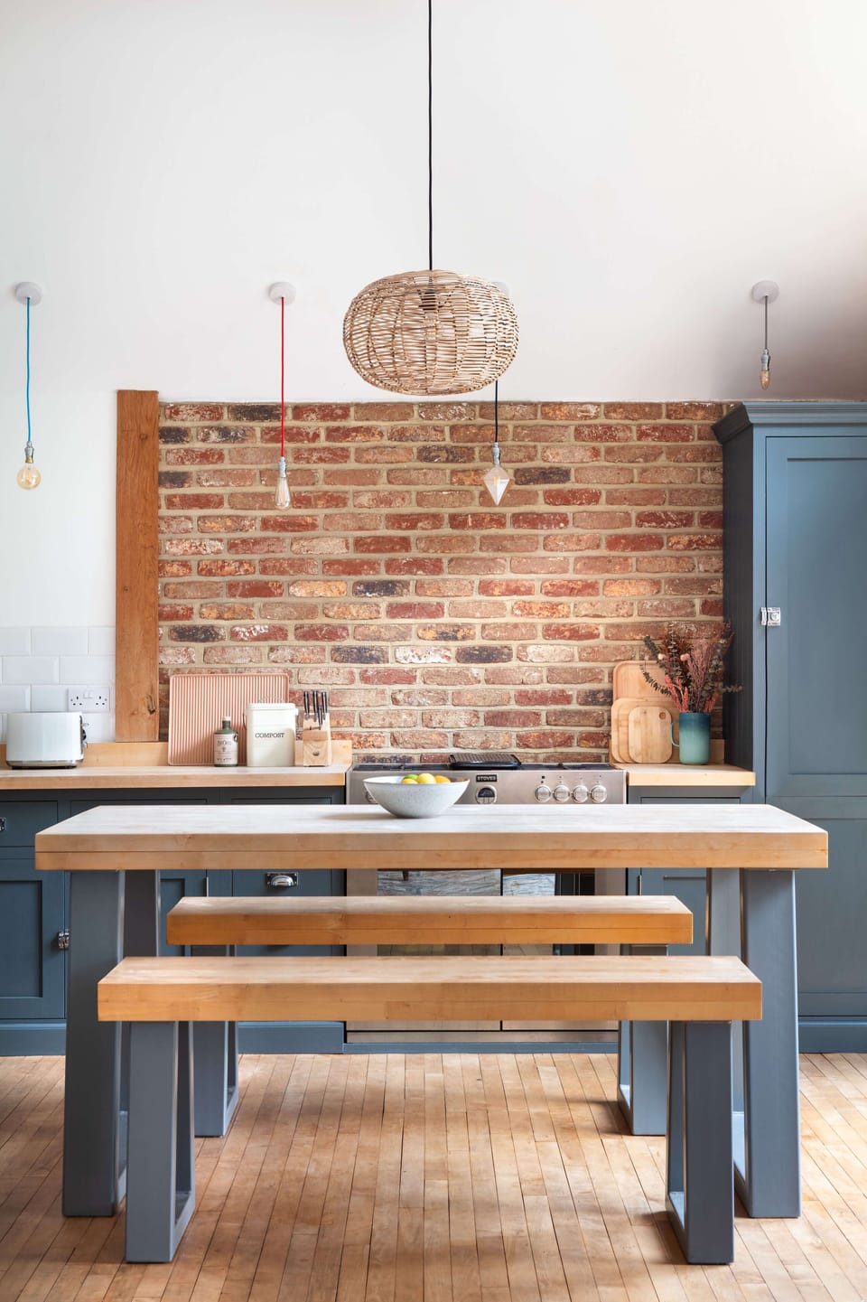 Dining table, seating area in the kitchen 