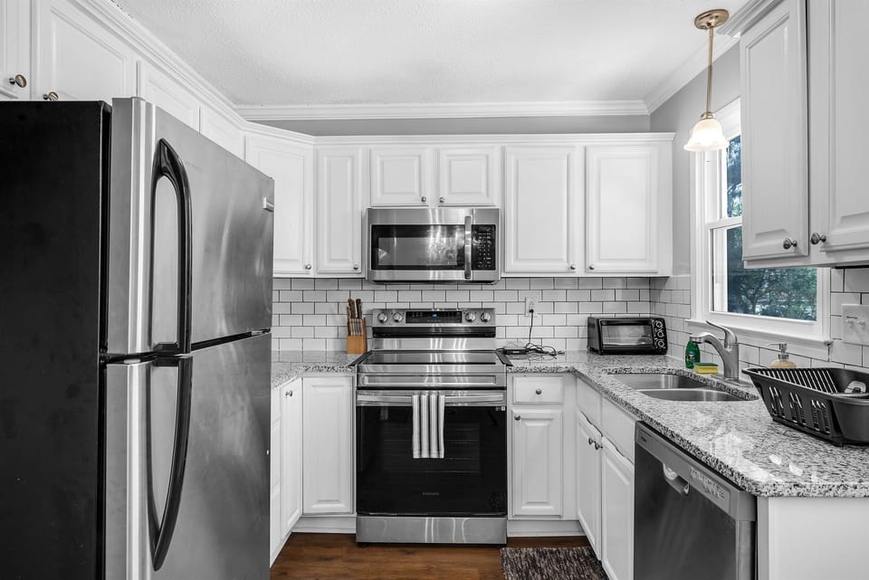 Kitchen equipped with all your cooking supplies.