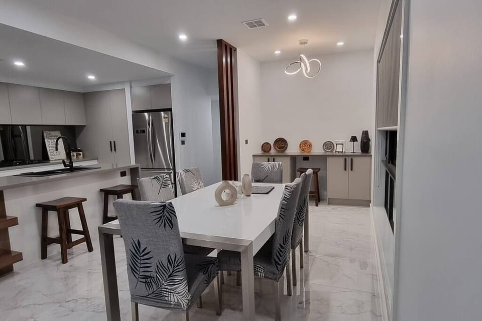Dining Area and Bar