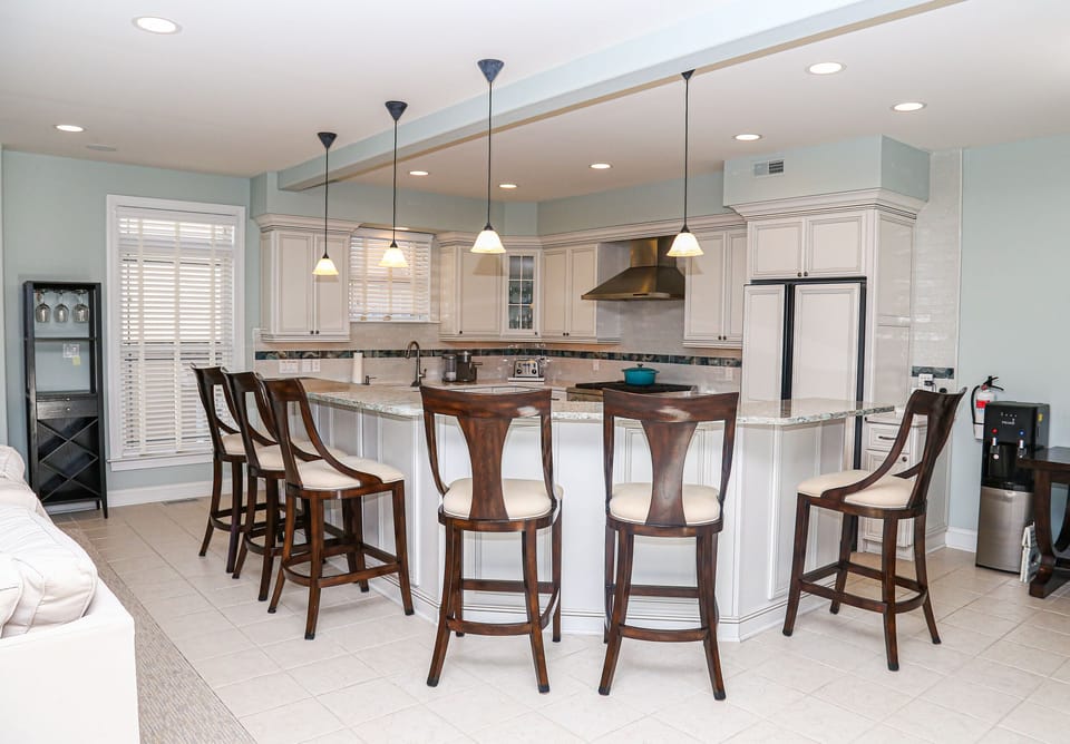 Bar height countertop and 6 comfy bar stools