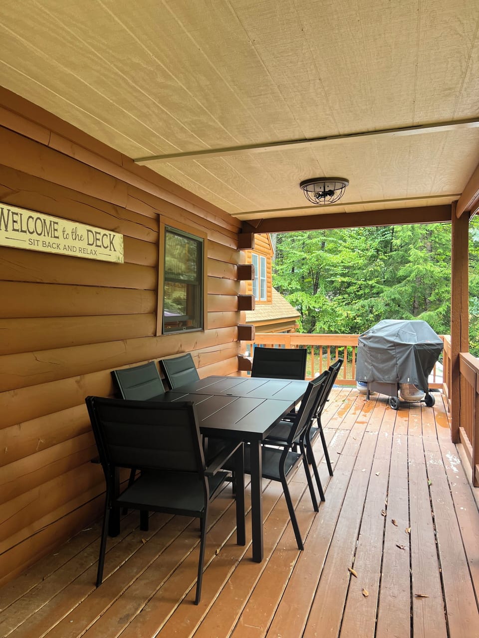 Outdoor dining area w BBQ