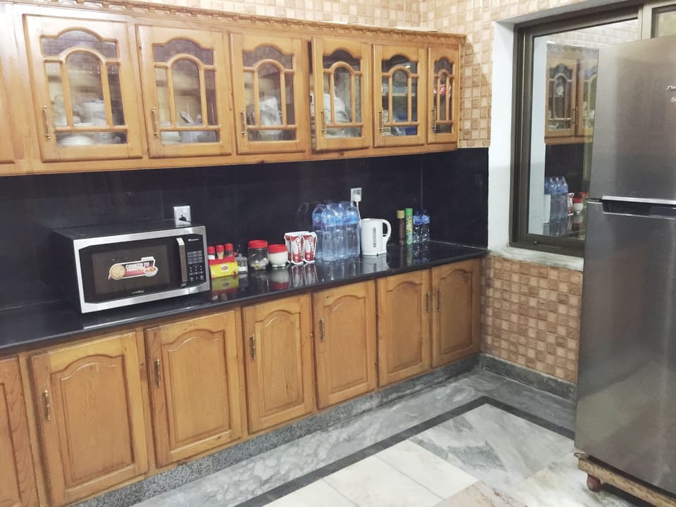 C4 Mirpur City AJK Overseas Pakistanis Villa 3bed Guesthouse
Kitchen 3