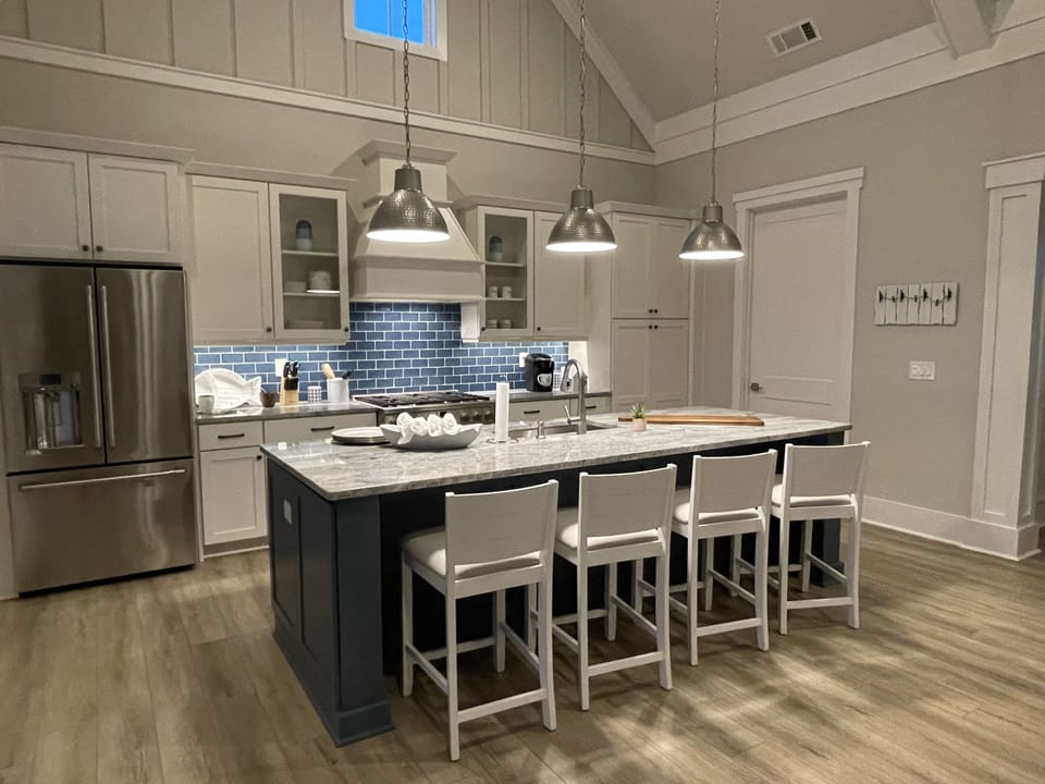 A beautiful kitchen stocked to enjoy meals and fun at the lake!  

