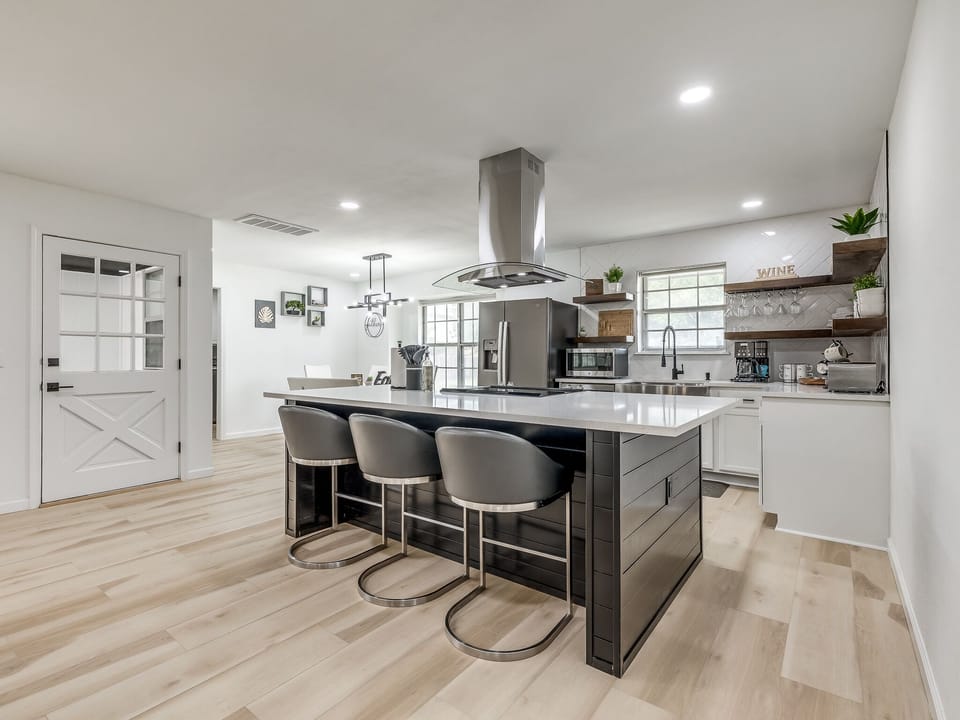 Full kitchen