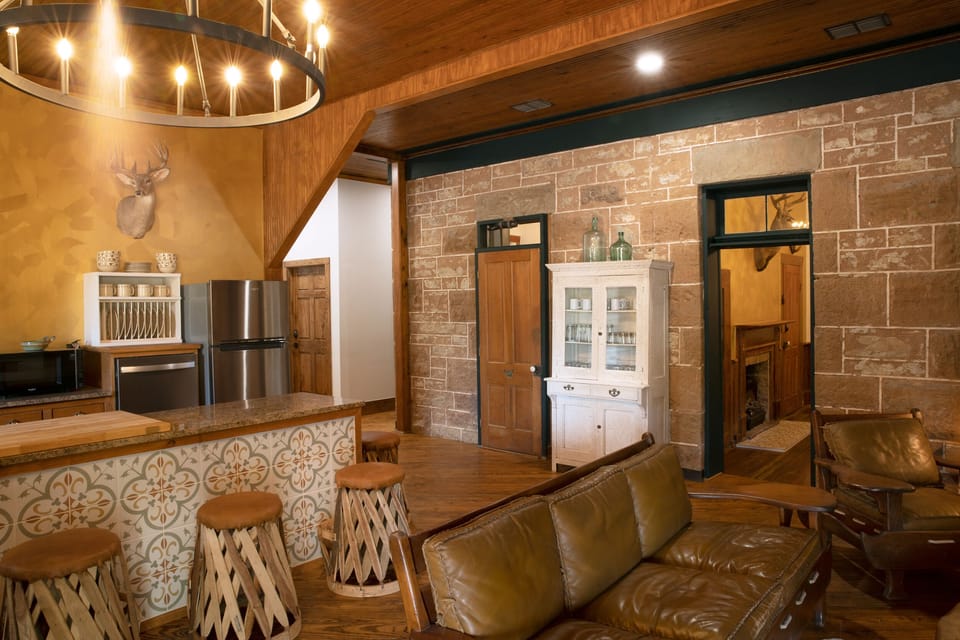 Lea Lou Lodge #5 on Broad St. Apartment hotel in Rio Grande