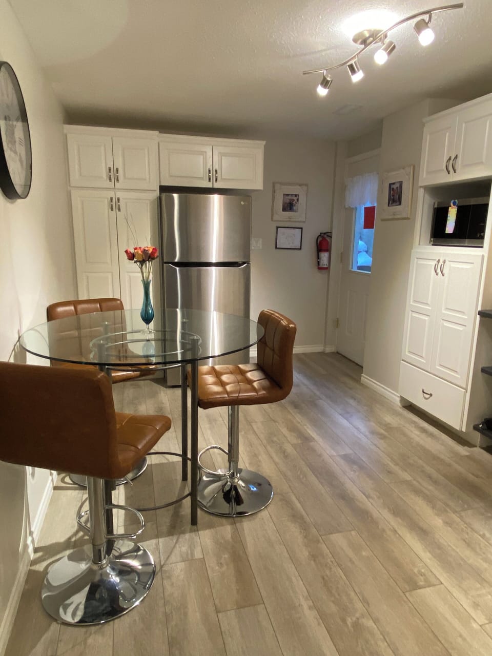 Full size kitchen with loads of cupboards and full fridge.