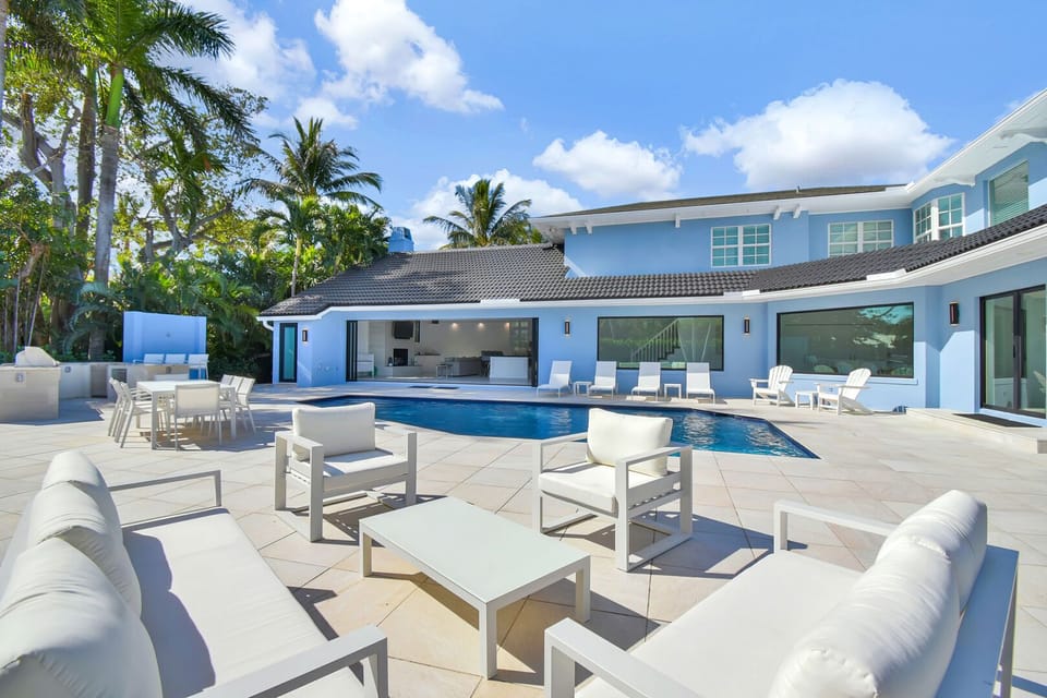 Large outdoor area perfect for entertaining