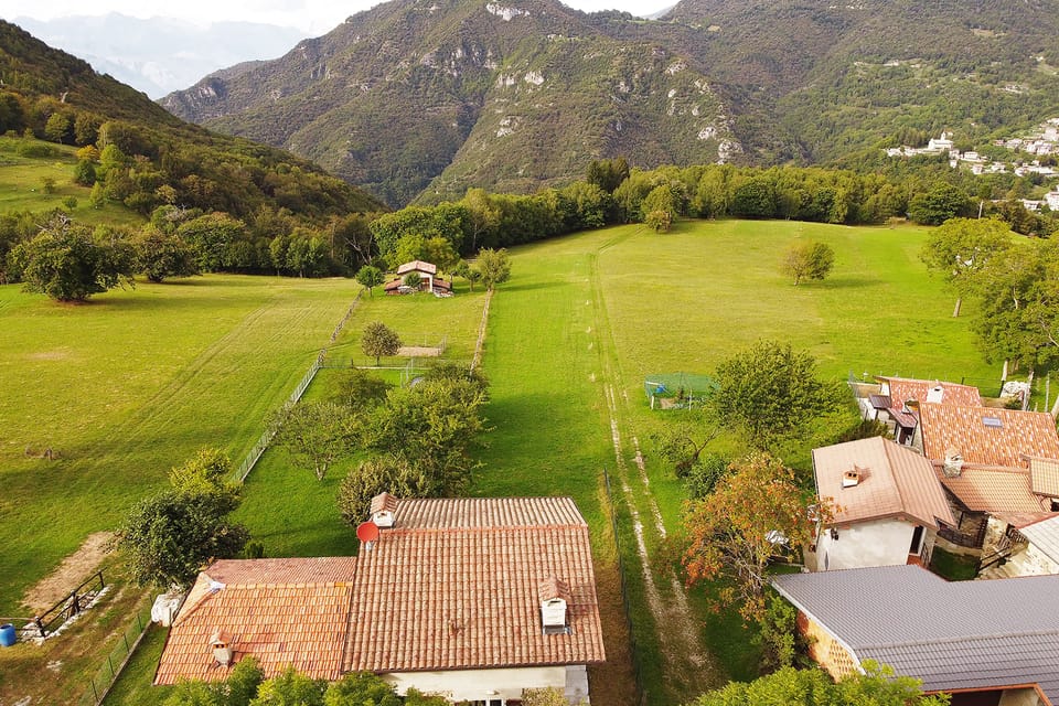 The property nd the wide view on the valley and mountains