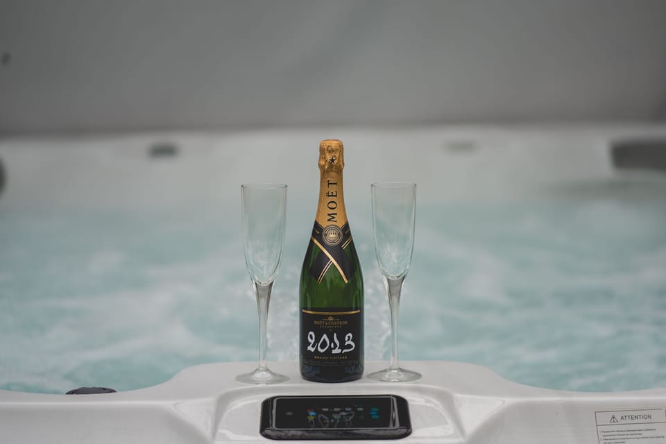 Six person Hot tub, perfect way to spend time relaxing