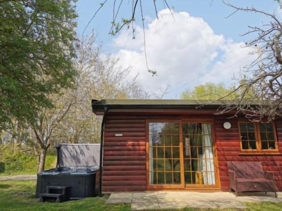 Small log cabin with hot tub