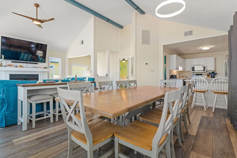 Dining Area - Top Level