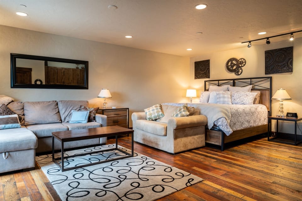 Living room, king bed