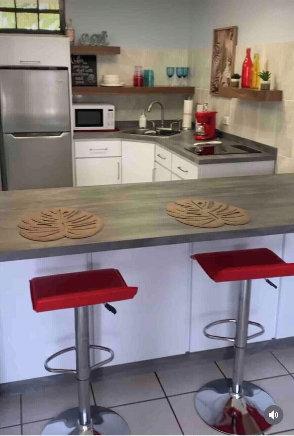 Full kitchen with Microwave/Coffee maker/Electric 2 stove burner .. 