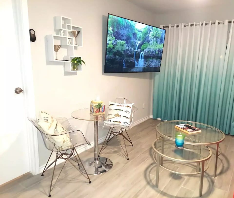 Smart TVs with Netflix, Amazon, Disney, HBO, fun and fresh contemporary decor!