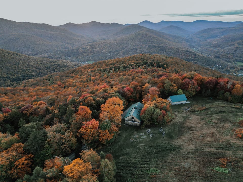 Surrounded by Vermont nature reserves; accessible from VAST trail, for a unique off-grid experience.