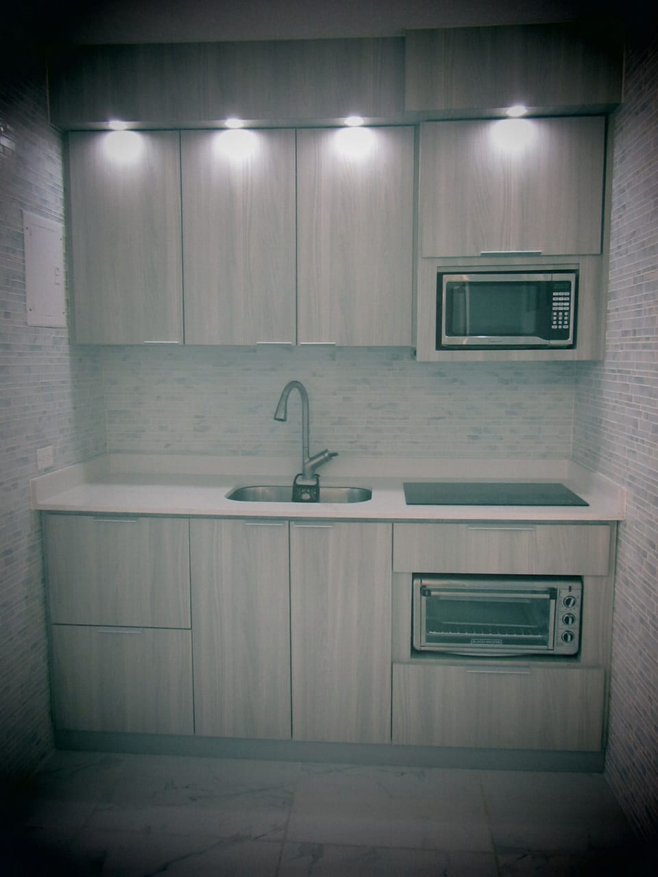 Kitchen fully equipped with all you can need. 