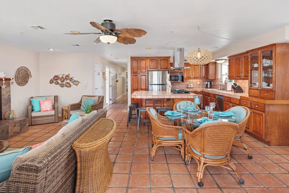 Dining & living area