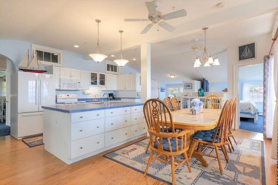 kitchen / dining