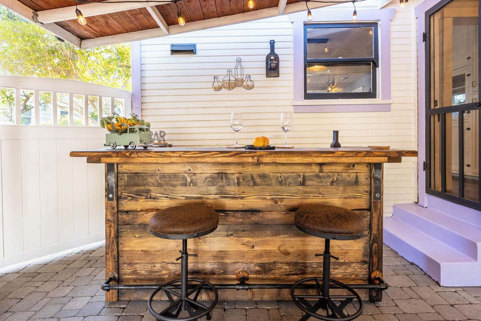 Your own bar and serving station