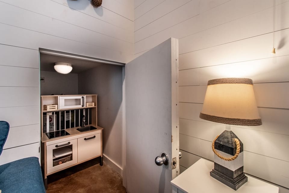 Kids Play Area/Extra storage