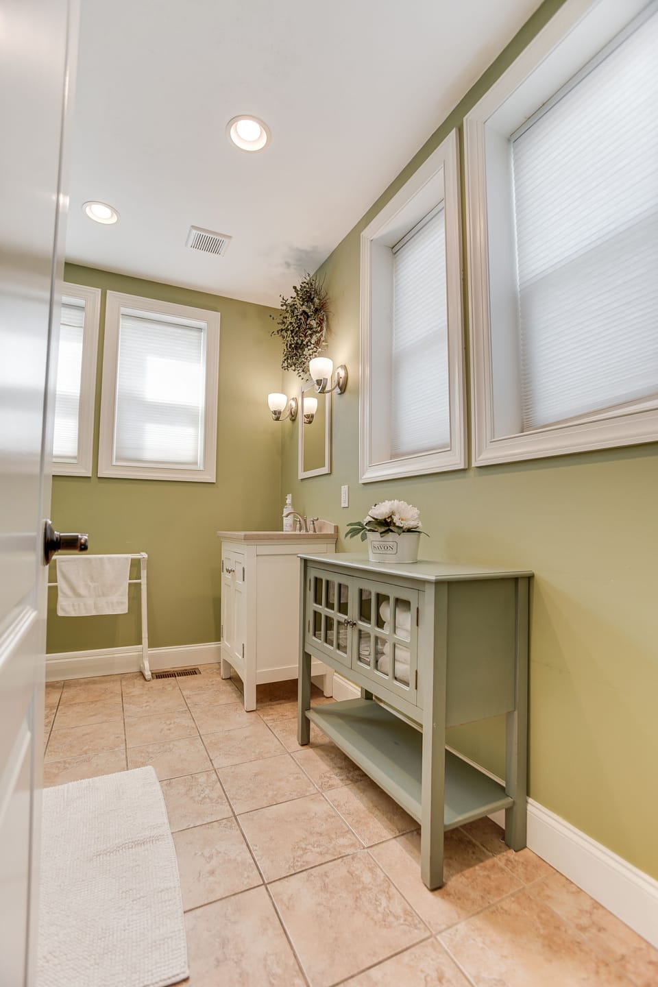 Downstairs full bathroom.

Our home is stocked with clean and sustainable products and toiletries to give you and your loved ones a toxin-free stay!