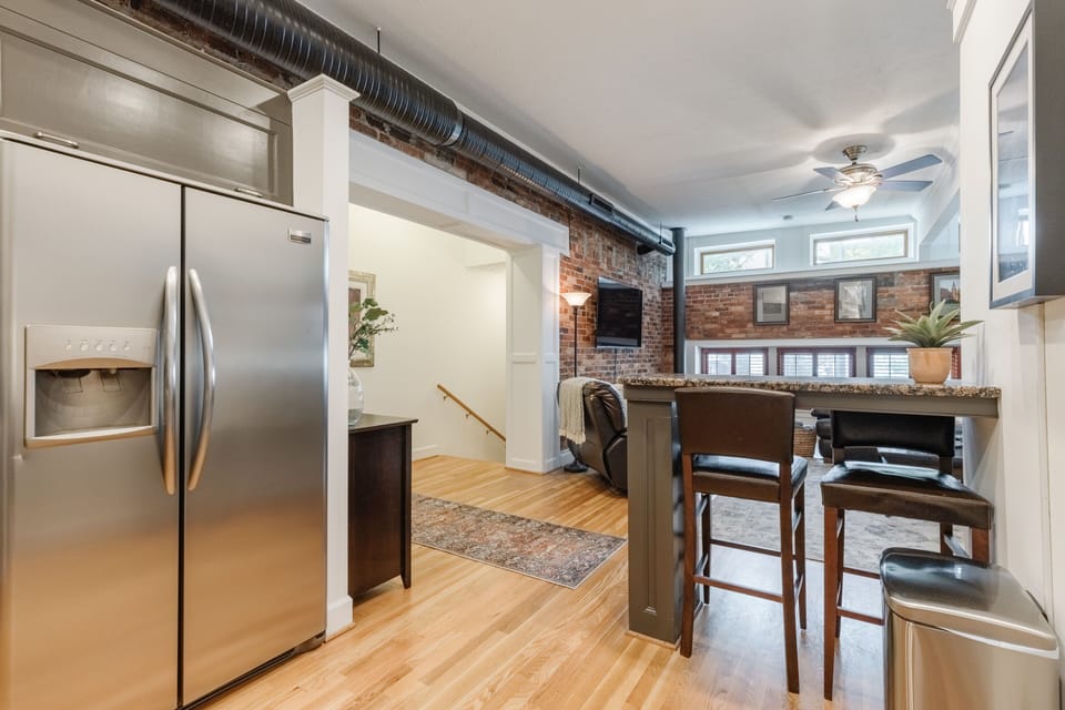 The open-floor plan of this studio means that no one has to miss out on the action!