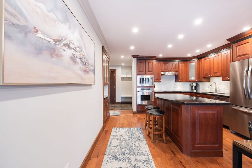 Full kitchen: Breakfast bar