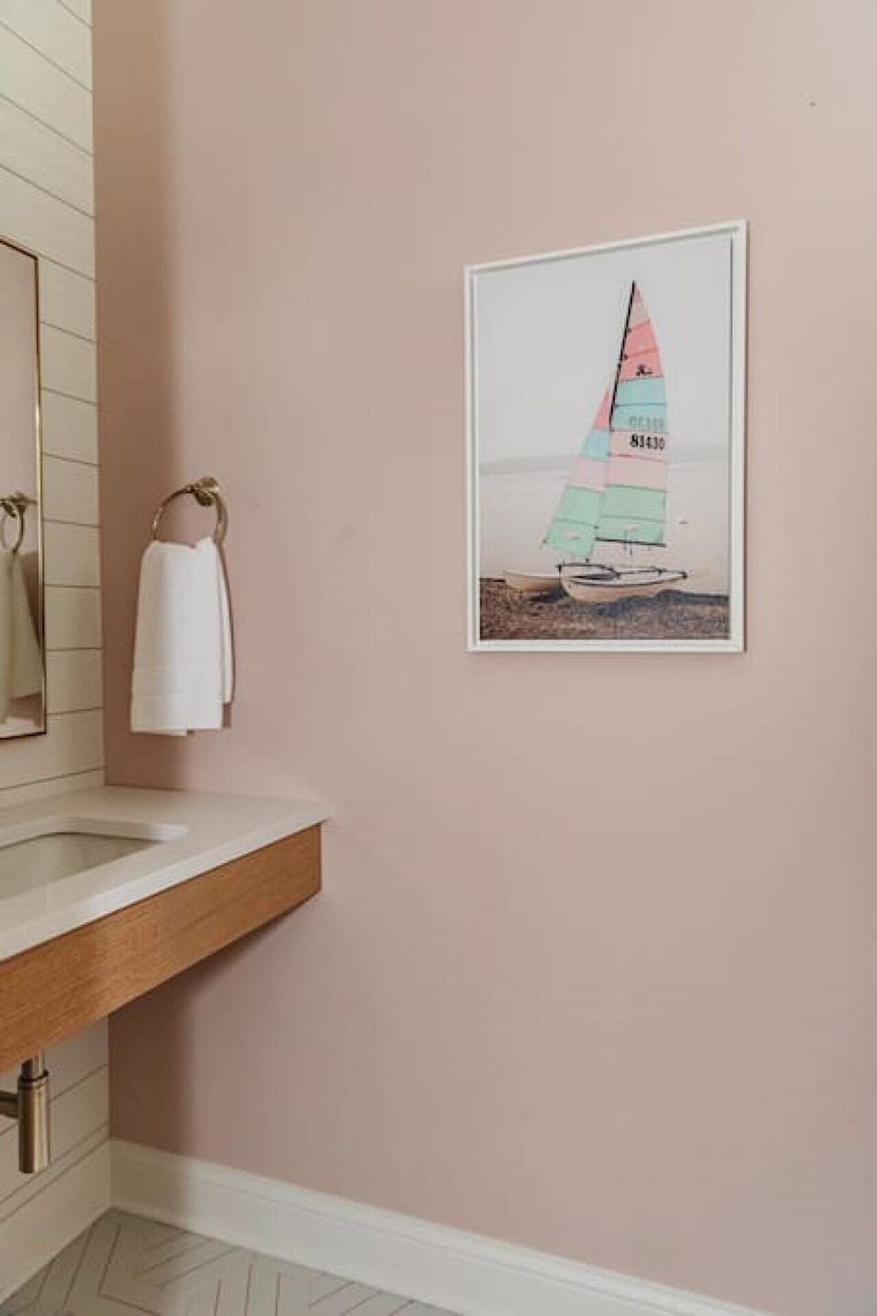 1sr floor poweder room