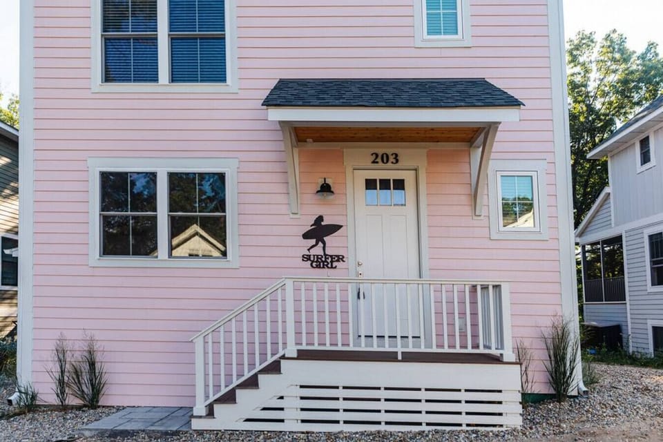 Welcome to Surfer Girl