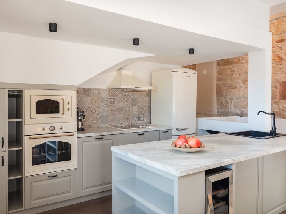 Cabinetry, Countertop, Property, Wood, Kitchen Stove, Kitchen, Lighting, Interior Design, Kitchen Appliance, Flooring