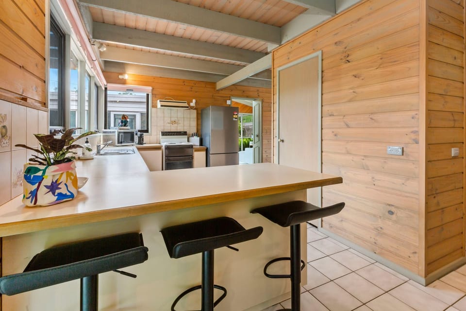 Breakfast bar/Kitchen