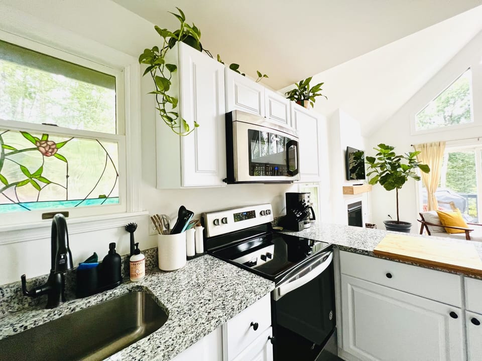 Well stocked kitchen with essentials - Instant Pot,  blender, coffee & spices.