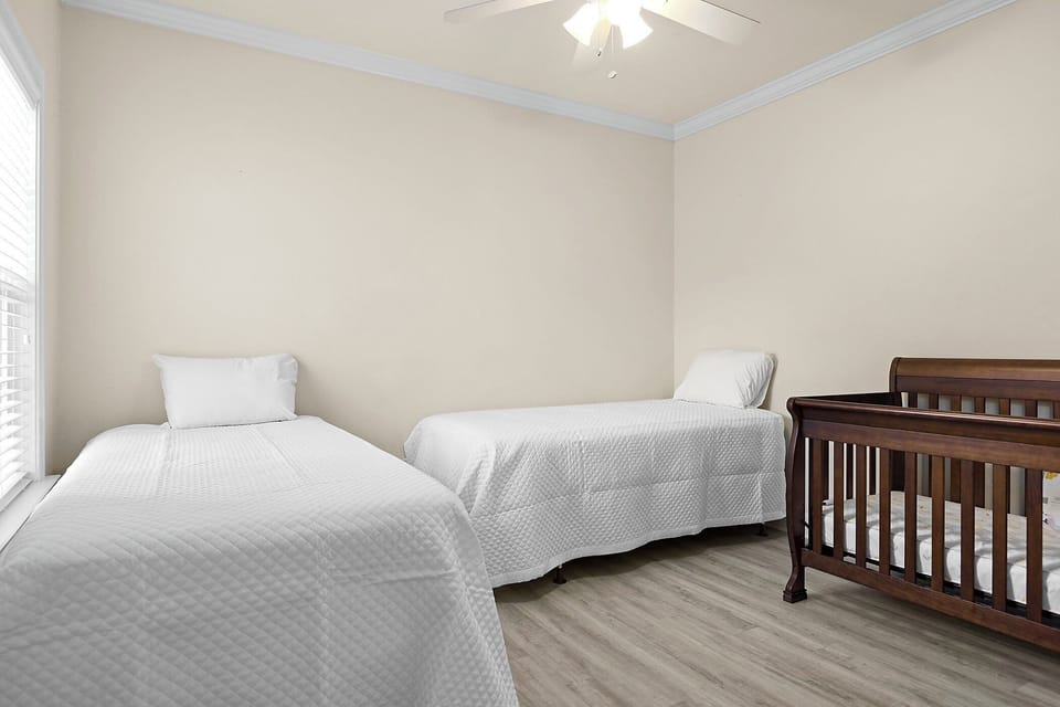 Third Bedroom - Two Twin Beds