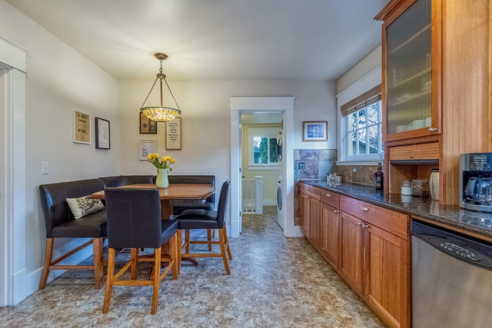 Great Breakfast nook.
Laundry room off the kitchen w/washer and dryer for guests