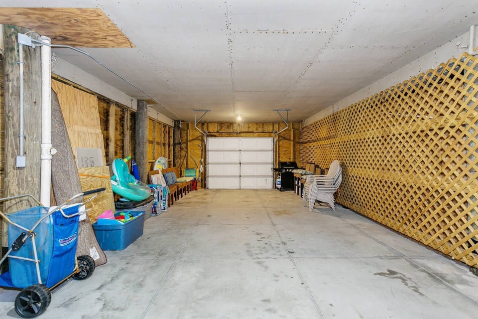 Huge double sided garage with gas grill