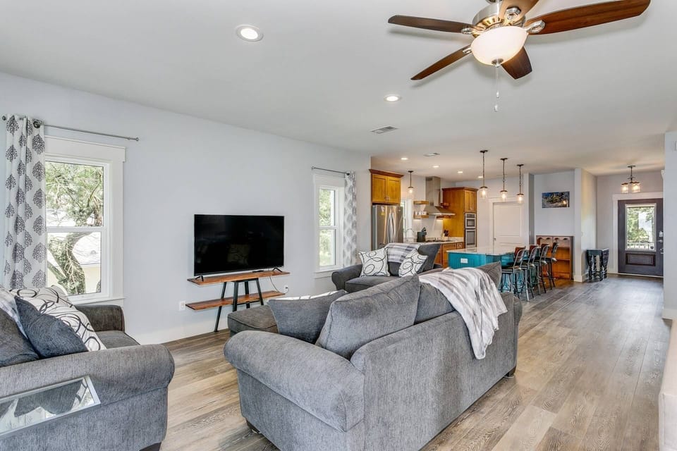 Completely open living, kitchen, and dining area - perfect for big families