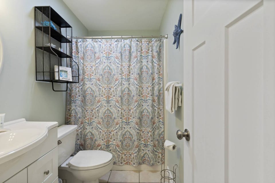 Full Guest Bathroom