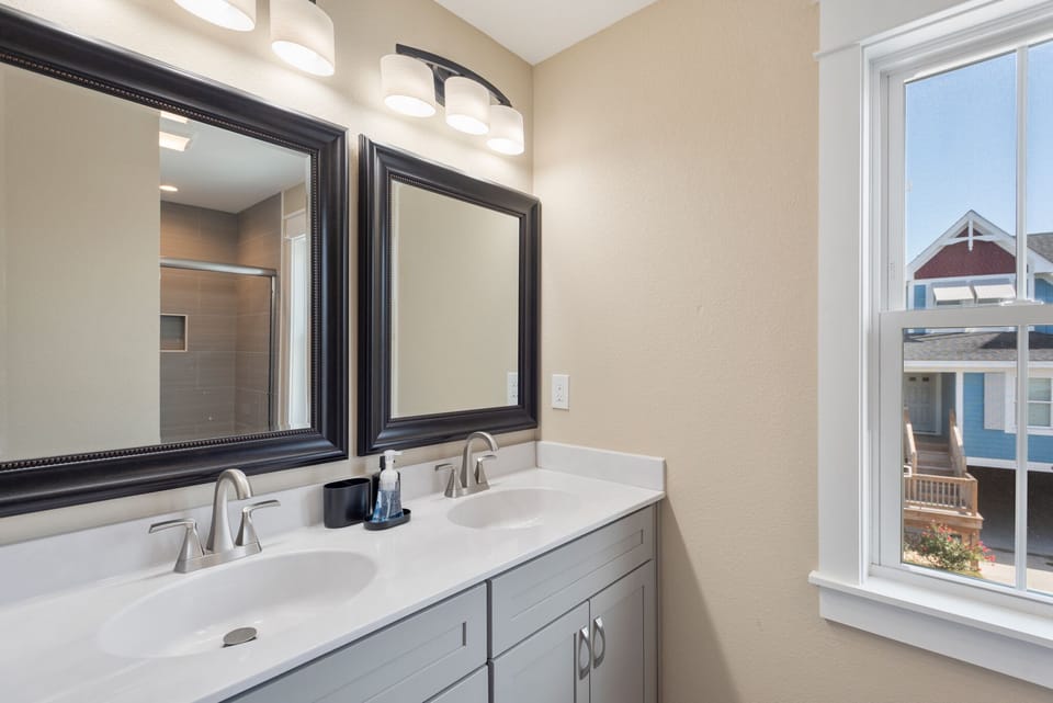 CLP202A: Sound Xcape | Mid Level Bedroom 3 Private Bath