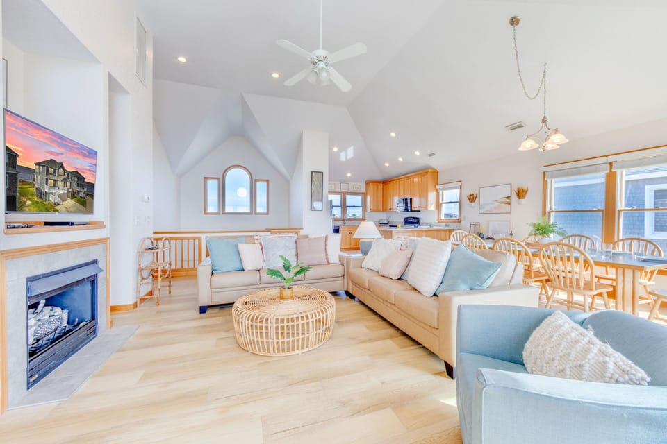 Surf-or-Sound-Realty-1073-Island Storm-Great Room 2