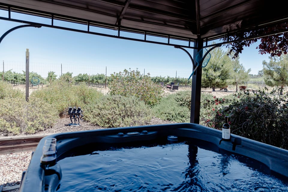 Jacuzzi Spa with Vineyard views. Yellow House