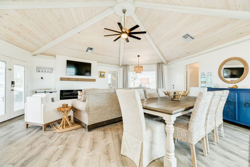 Comfortably sit up to 8 at the dining table
