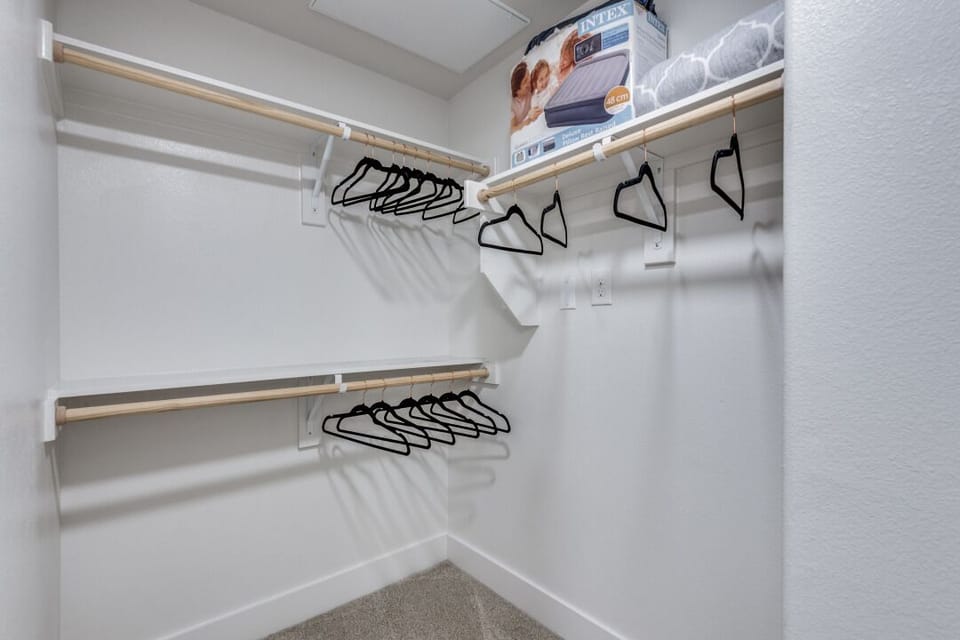 Walk-in Closet