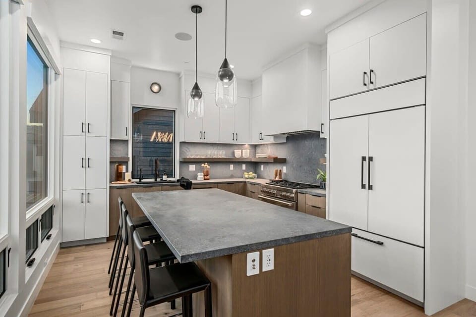 Gourmet kitchen with Wolf and Sub-Zero appliances, breakfast bar seating for 4