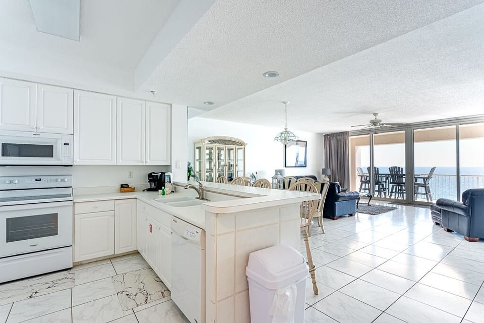 Regency Towers 906 - Kitchen and living room view