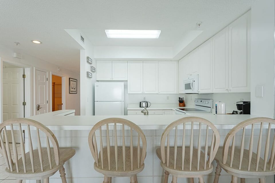 Regency Towers 906 - Kitchen view