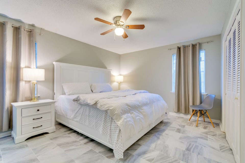 Bedroom 1 | King Bed