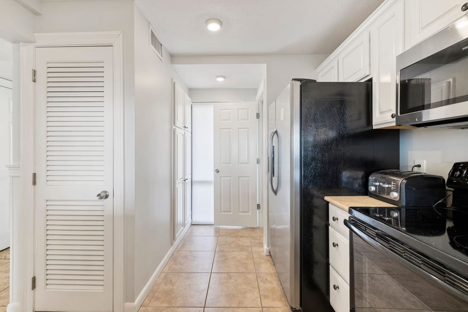 You’ll have handy small kitchen appliances, including toaster, blender, and coffeemaker.