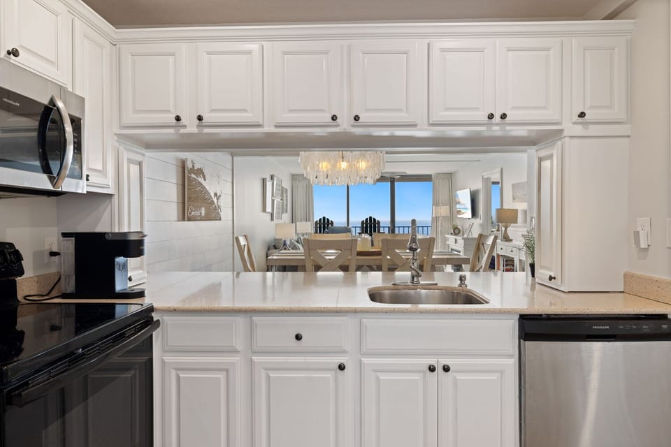 The pass-through layout makes food served from the kitchen counter easy to grab from the dining area. Enjoy the view as you prep or clean up!