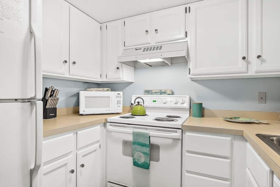 Fully, well-equipped kitchen.