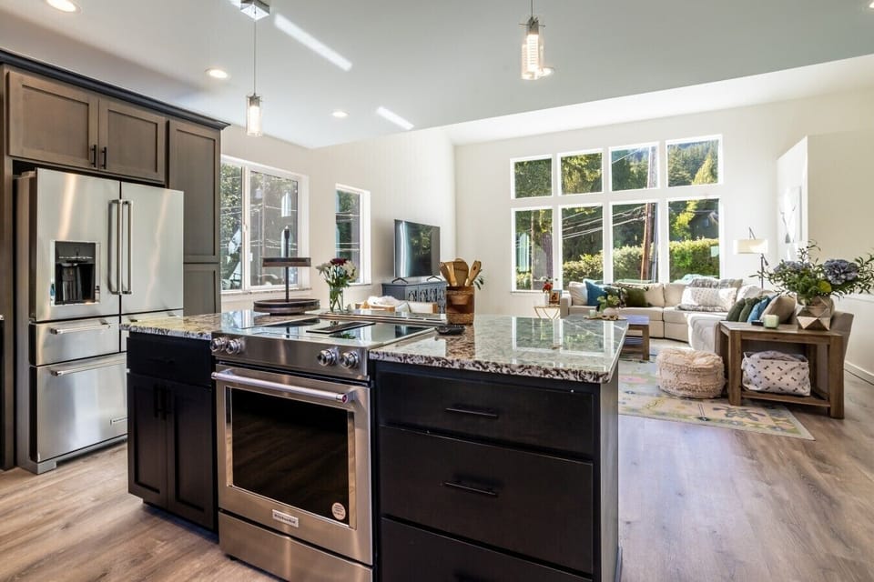 Stainless Appliances and Granite Countertops